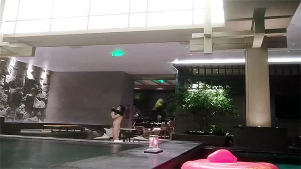 真实偷拍国内洗浴会所第15期：极品嫩妹香艳沐浴，湿身诱惑刺激现场