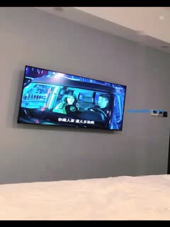 两位健美肌肉女神激情碰撞，汗水湿透的硬核肉体摩擦盛宴